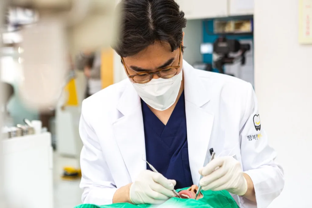 행복한예인치과 발치즉시 임플란트 시술 - 80% 이상 즉시식립